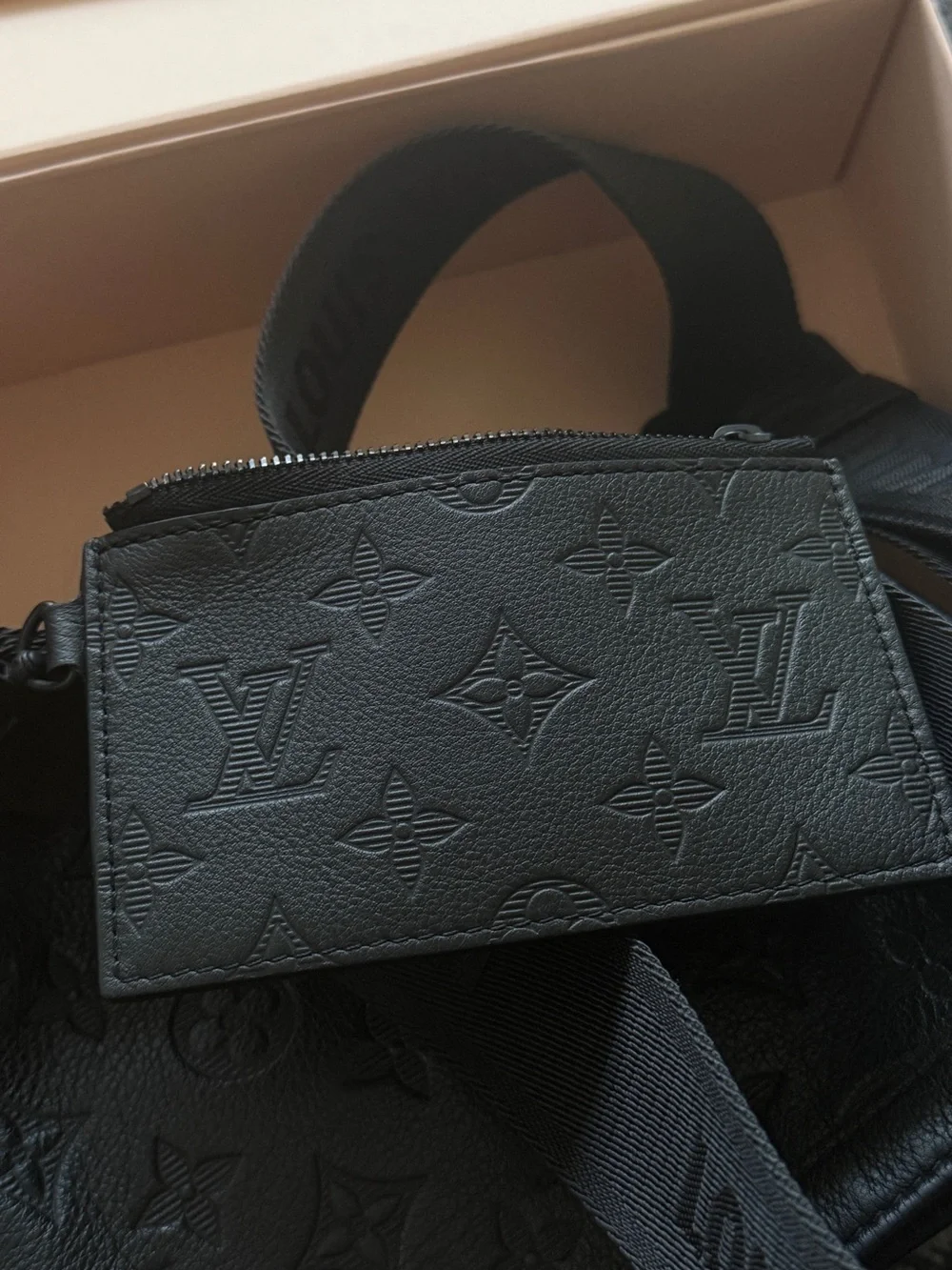 Louis Vuitton Black messenger Monogram Crossbody Bag MINT
